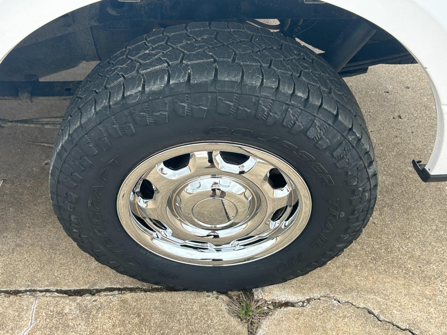 2017 White /Gray Ford F-150 XLT SuperCab 8-ft. Bed 4WD (1FTEX1EF4HK) with an 5.0L V8 OHV 16V engine, 6-Speed Automatic transmission, located at 17760 Hwy 62, Morris, OK, 74445, (918) 733-4887, 35.609104, -95.877060 - 2017 FORD F-150 5.0 V8 XL SUPERCAB 4WD BI-FUEL RUNS ON CNG (COMPRESSED NATURAL GAS) OR GASOLINE. 2017 FORD F-150 FEATURES A REMOTE KEYLESS ENTRY, POWER LOCKS, POWER WINDOWS, POWER MIRRORS, MANUEL SEATS, CLOTH SEATS, AM/FM RADIO, SIRIUS, CD PLAYER, AUX, USB, BLUETOOTH FOR HANDS-FREE CALLING, MULTI-FU - Photo#28